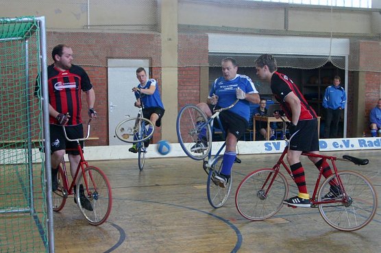 Radball: Spitzenreiter Ilfeld unterliegt Gernrode (Foto: Uwe Tittel) Radball: Spitzenreiter Ilfeld unterliegt Gernrode (Foto: Uwe Tittel)