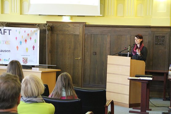 Ein Jahr Partnerschaft f&uuml;r Demokratie - Kristina Uebner koordinierte im letzten Jahr 30 Projekte bei 19 Tr&auml;gern (Foto: Angelo Glashagel)