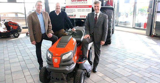 Rasentraktor f&uuml;r den Rasen (Foto: Stadt Nordhausen)