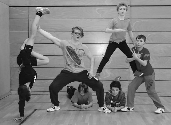 Ohne Schminke und Glitter - am Wochenende feiert das neue St&uuml;ck des Zirkus Zappelini im Theater Premiere (Foto: Studio 44 e.V.)