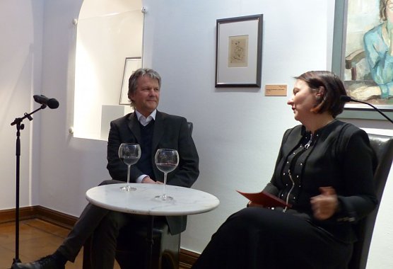 Susanne Hinsching im Gespr&auml;ch mit dem neuen Theaterintendanten Daniel Klajner (Foto: Dr. Wolfgang R. Pientka)