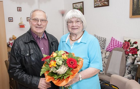Nach 19 Jahren verabschiedet - Herbert Miller bedankte sich bei Ruth Wagner (Foto: Dietrich Hanusch)
