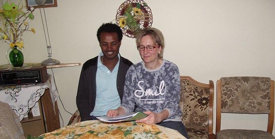 Katrin Cieslak und der &auml;thiopische Projektbetreuer Kiros Zeray. Beide setzen sich vehement f&uuml;r das weitere Gedeihen des Projektes ein. (Foto: Kurt Frank)