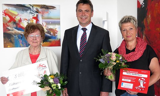 Von links: Katharina Grosse, Wolfgang Asche und Evelin Wei&szlig;enborn (Foto: nnz)