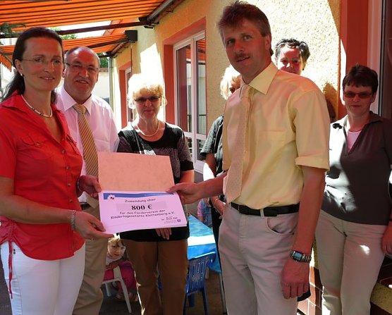 Lottogelder &uuml;bergeben (Foto: Gemeinde Hohenstein)