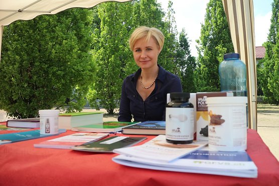 Andrea Rose hat 20 Jahre in der Schulmedizin gearbeitet - heute ist sie auch Heilpraktikerin (Foto: Angelo Glashagel)