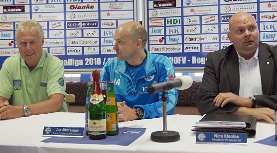 W&auml;hrend der Pressekonferenz (Foto: nnz)