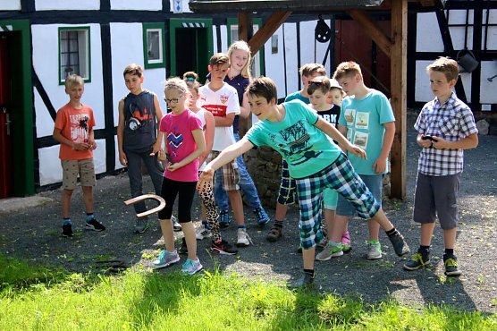 Felix und seine Freunde feierten Geburtstag im Ellricher Heimatmuseum (Foto: Felix Bannert)