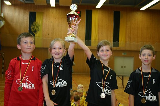 Die Kreismeistertitel holten die Grundschulen Niedersachswerfen und Petersdorf (Foto: Uwe Tittel) Die Kreismeistertitel holten die Grundschulen Niedersachswerfen und Petersdorf (Foto: Uwe Tittel)
