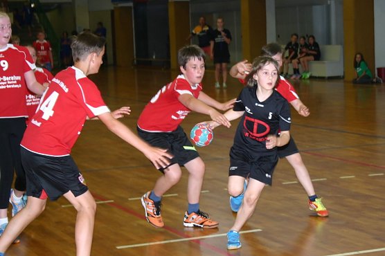 Die Kreismeistertitel holten die Grundschulen Niedersachswerfen und Petersdorf (Foto: Uwe Tittel) Die Kreismeistertitel holten die Grundschulen Niedersachswerfen und Petersdorf (Foto: Uwe Tittel)