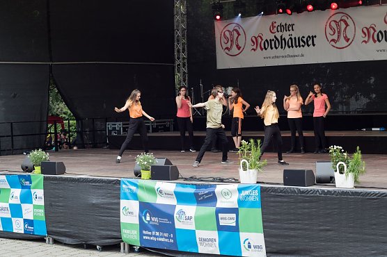Insgesamt 17 Choreographien zeigte die Tanzschule Taimba zum diesj&auml;hrigen Rolandsfest auf der Theaterb&uuml;hne (Foto: Sibylle Bergel)
