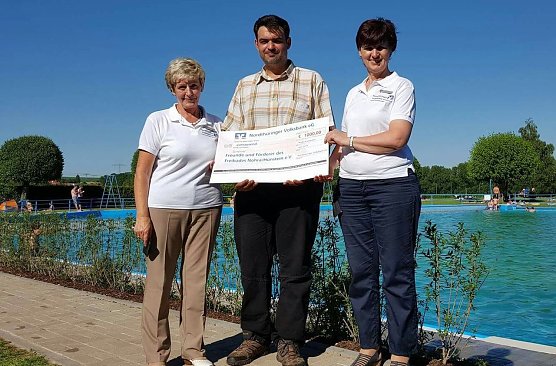 Spende &uuml;bergeben (Foto: privat)