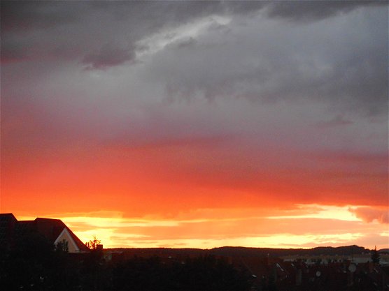 Rote Stunde am Nordhäuser Abendhimmel (Foto: Bernd Thielbeer) Rote Stunde am Nordhäuser Abendhimmel (Foto: Bernd Thielbeer)
