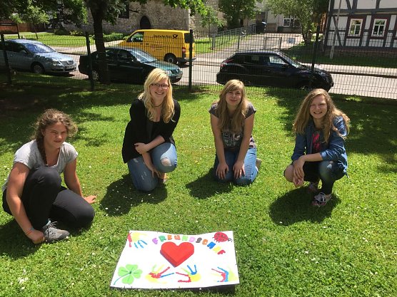 Ellrichs Regelsch&uuml;ler versuchten sich an kreativer Betonkunst (Foto: Manuela Dilbins)