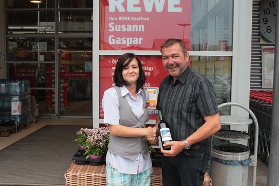 B&uuml;rgermeister gratuliert (Foto: privat)