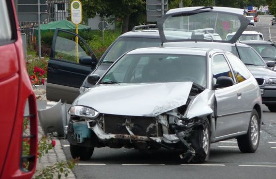 Crash auf Kreuzung (Foto: nnz)