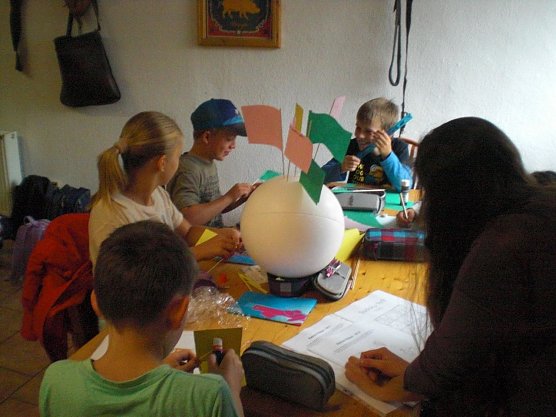 Zwei Tage rund um die Klassengemeinschaft und zum Kennenlernen erlebten k&uuml;rzlich die Sch&uuml;ler einer  5. Klasse der Heringer Regelschule Geschwister Scholl. Die 21 Sch&uuml;ler mit ihrer Klassenlehrerin Frau Krause und der schulbezogenen Jugendsozialarbeiterin Nicole Skora verbrachten  abwechslungsreiche Tage zum Schulbeginn (Foto: Nicole Scora)