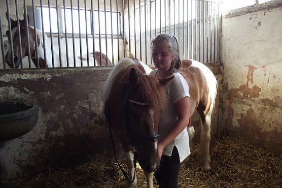EIN  BESUCH AUF DER FORST-FARM (Foto: Kurt Frank)