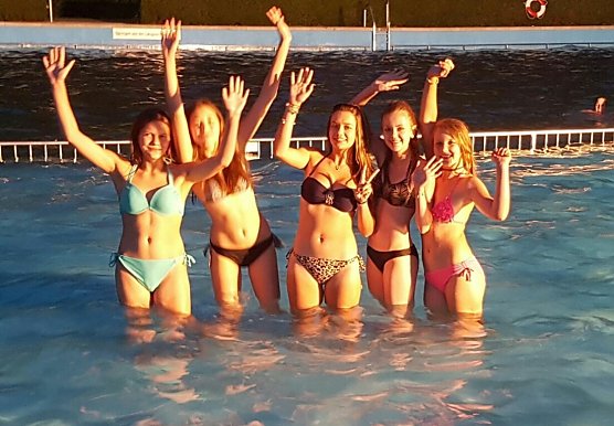 2. Flutlichtschwimmen im Salzaquellbad (Foto: Badehaus Nordhausen)