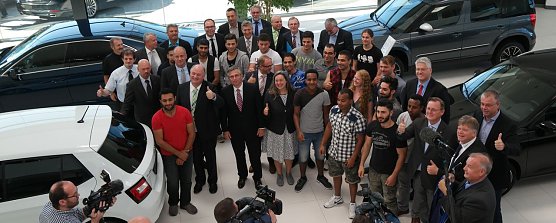 Euphorie im Autohaus (Foto: nnz)