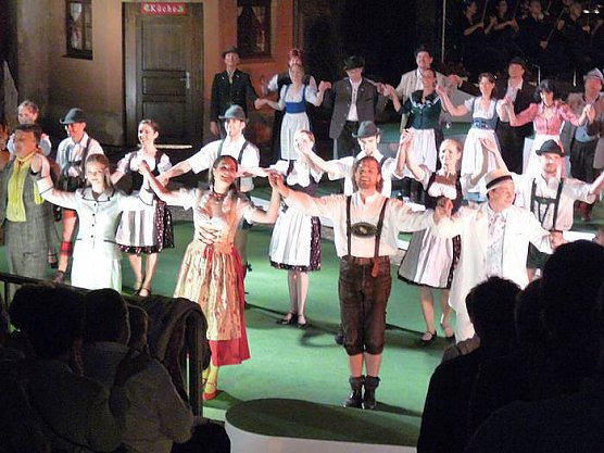 Premiere Schlossfestspiele (Foto: Karl-Heinz Herrmann) Premiere Schlossfestspiele (Foto: Karl-Heinz Herrmann)