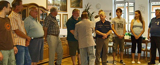 Per Handschlag verpflichtet (Foto: Gemeinde G&ouml;rsbach)