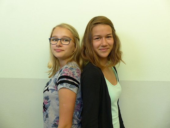 v.r.: Schulsprecherin Lena Schulze und ihre Stellvertreterin Lena Gerbothe (Foto: Christiane Steinmetz)