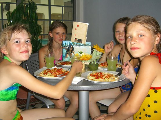 Besuch im Badehaus (Foto: Wernsdorf)