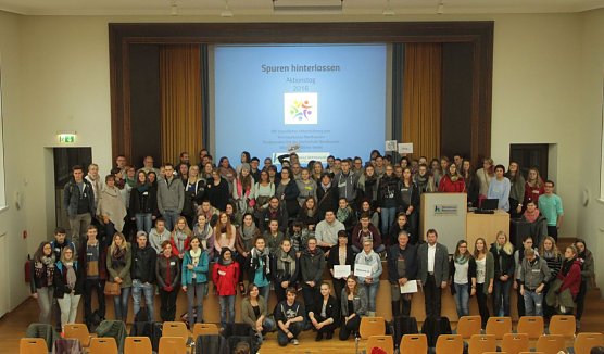 Spuren hinterlassen - vom Campus aus ging es f&uuml;r rund 100 Studierende heute hinaus, die Region und ihre Verein kennen lernen (Foto: Angelo Glashagel)