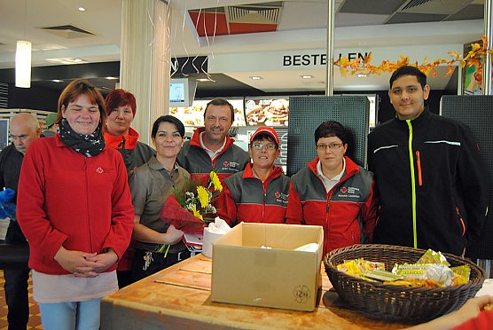 DRK Sanitätsgruppe zu Gast im Mc Donalds Restaurant Nordhausen (Foto: DRK Sondershausen) DRK Sanitätsgruppe zu Gast im Mc Donalds Restaurant Nordhausen (Foto: DRK Sondershausen)