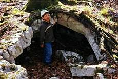 Sonntagswanderung zu den Zwergenlöchern (Foto: Firouz Vladi) Sonntagswanderung zu den Zwergenlöchern (Foto: Firouz Vladi)