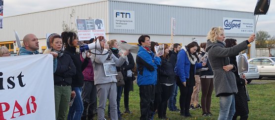 Tiersch&uuml;tzer protestieren gegen Zirkus mit Wildtieren (Foto: Nicole Schulz)