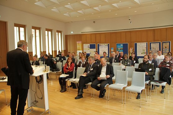 Wie k&ouml;nnen Kommunen mit dem Klimawandel umgehen? Daer&uuml;ber sprach man heute im B&uuml;rgerhaus (Foto: Angelo Glashagel)