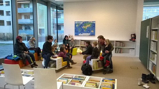 Dienstagsgeschichten in der Stadtbibliothek (Foto: Stadtbibliothek Rudolf Hagelstange)