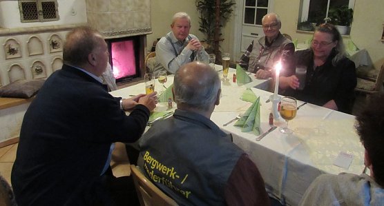 Gem&uuml;tliche Runde (Foto: L. Schubert)