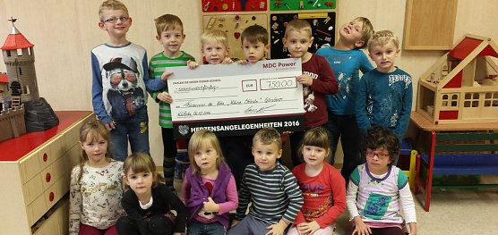 Gro&szlig;er Scheck f&uuml;r "Kleine Strolche" (Foto: privat)