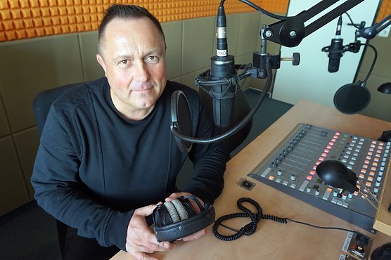 Dr. med. Christian Meyer sprach im vergangenen Jahr bereits mit Sandra Witzel von Radio ENNO &uuml;ber das Thema Osteoporose. Jetzt besuchte der Leiter des Osteologischen Schwerpunktzentrums am Nordh&auml;user S&uuml;dharzklinikum das B&uuml;rgerradio erneut (Foto: Radio Enno)