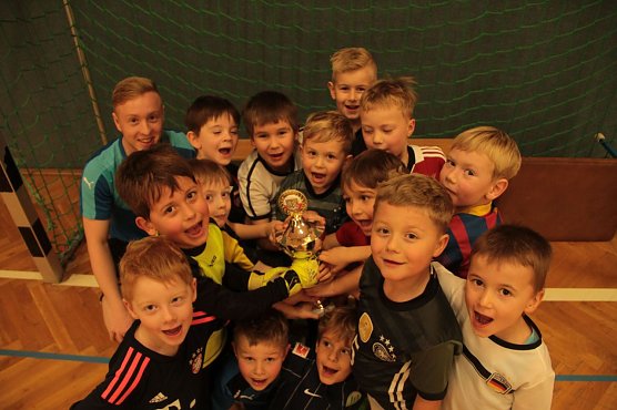 Kleine Kreismeister feierten - Wackers G-Jugend hat die Hallenmeisterschaft gewonnen (Foto: Angelo Glashagel)