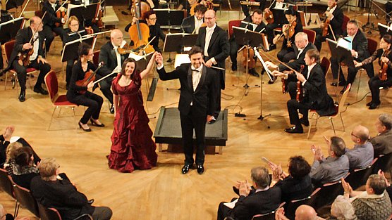 Beschwingt ins neue Jahr (Foto: Karl-Heinz Herrmann) Beschwingt ins neue Jahr (Foto: Karl-Heinz Herrmann)