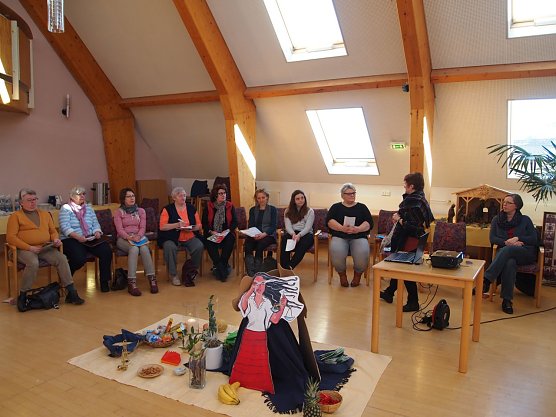 Vorbereitungen für den Weltgebetstag in Bleicherode (Foto: Regina Englert) Vorbereitungen für den Weltgebetstag in Bleicherode (Foto: Regina Englert)