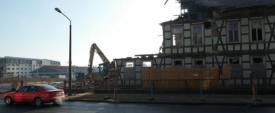 Blick auf das Gel&auml;nde der ehemaligen Harzer Stielwerke. Im Hintergrund der Discounter (Foto: nnz - Stand am 25.1.17)