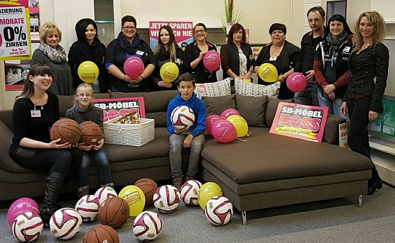 14 B&auml;lle &uuml;bergeben (Foto: privat)