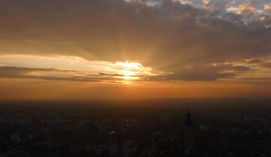 &Uuml;ber den D&auml;chern von Leipzig (Foto: Bernd Thielbeer)