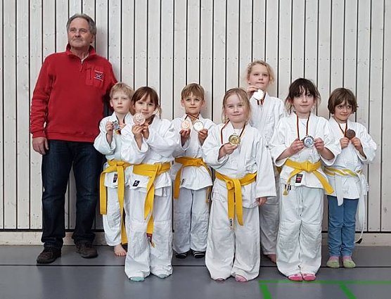 Waldemar Benndorf, Emilio Nadler, Laura Fense, Paul Rummel, Emilia B&uuml;hling, Leonie Jung, Amelie Grams, Mia R&uuml;bsame (Foto: J&ouml;rg Viehst&auml;dt)