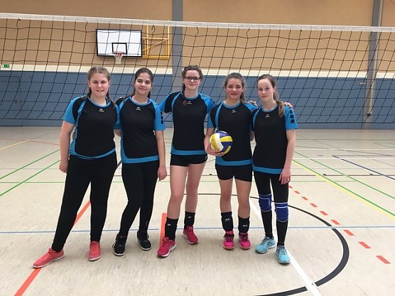 Miriam Haupt, Lilly Loup, Veronique Hinke, Zoe Strau&szlig; und Alina K&ouml;nig traten in der Wettkampfklasse III M&auml;dchen an (Foto: Friedrich Schiller Gymnasium Bleicherode)