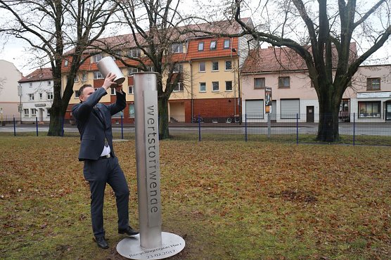 Grundsteinlegung f&uuml;r die "Wertstoffwende" (Foto: Angelo Glashagel)