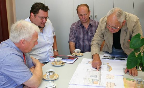 Beratung (Foto: Piper/pln
) Beratung (Foto: Piper/pln
)