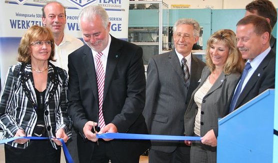 Eröffnet und gefeiert (Foto: Piper/pln) Eröffnet und gefeiert (Foto: Piper/pln)