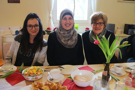 "Es bleibt noch einiges zu tun" - Stefanie M&uuml;ller (rechts) zum internationalen Frauentag (Foto: Angelo Glashagel)