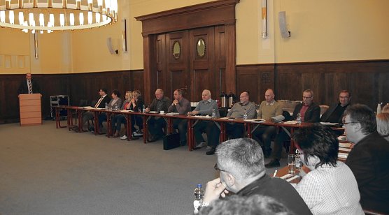 Beratung mit den B&uuml;rgermeistern (Foto: J. Piper)